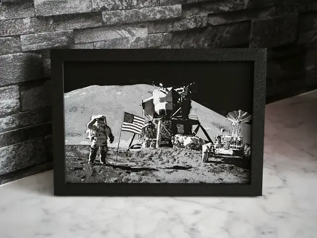 Hueforge Apollo 11 on the moon 2