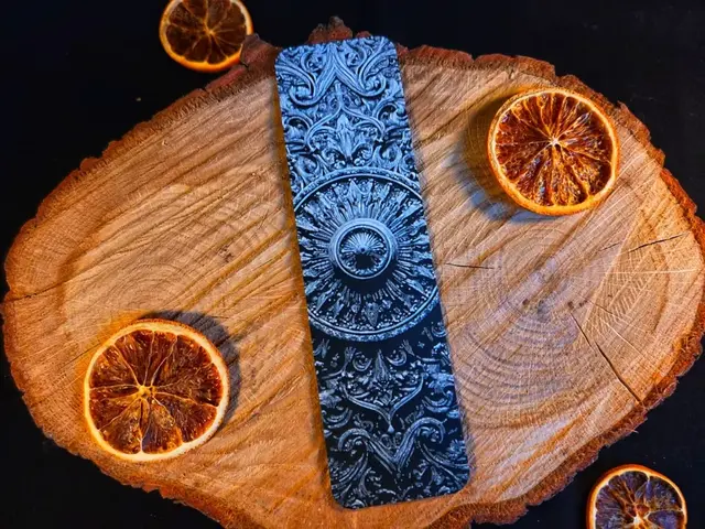 Ornametn 2 bookmark