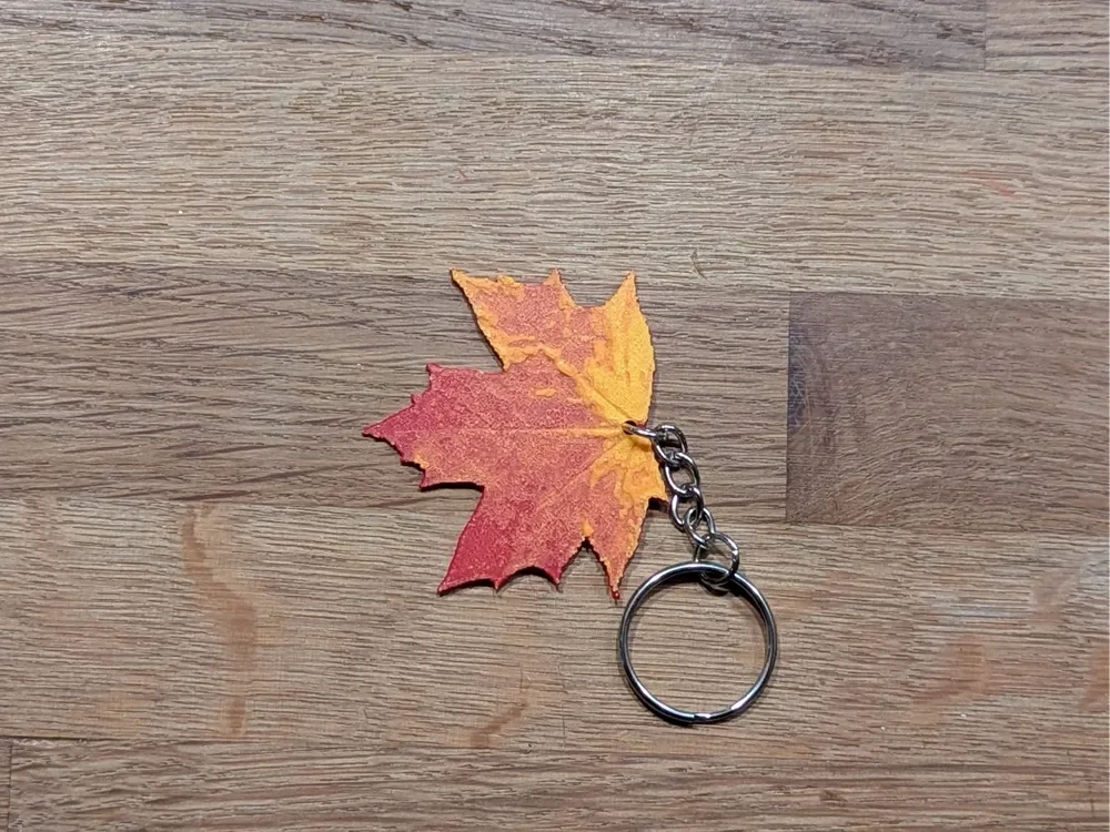 Red Maple Leaf - Hueforge Keychain by suaimondi HueForge model: Red Maple Leaf - Hueforge Keychain by suaimondi