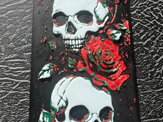 HueForge model: Skull & Roses Halloween Bookmark FREE COMERCIALUSE by Leafy