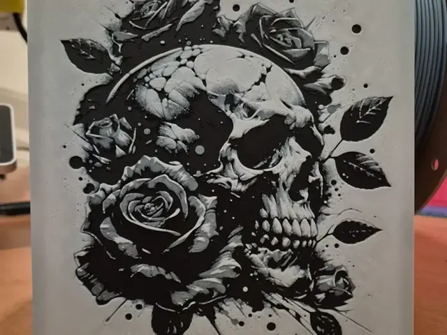 HueForge model: skull roses hueforge by Buntsta