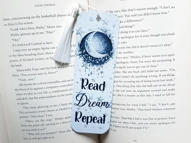 HueForge model: Bookmark, Read, Dream, Repeat by Dame Jo