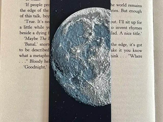HueForge model: Moon Bookmark by HexarHaus