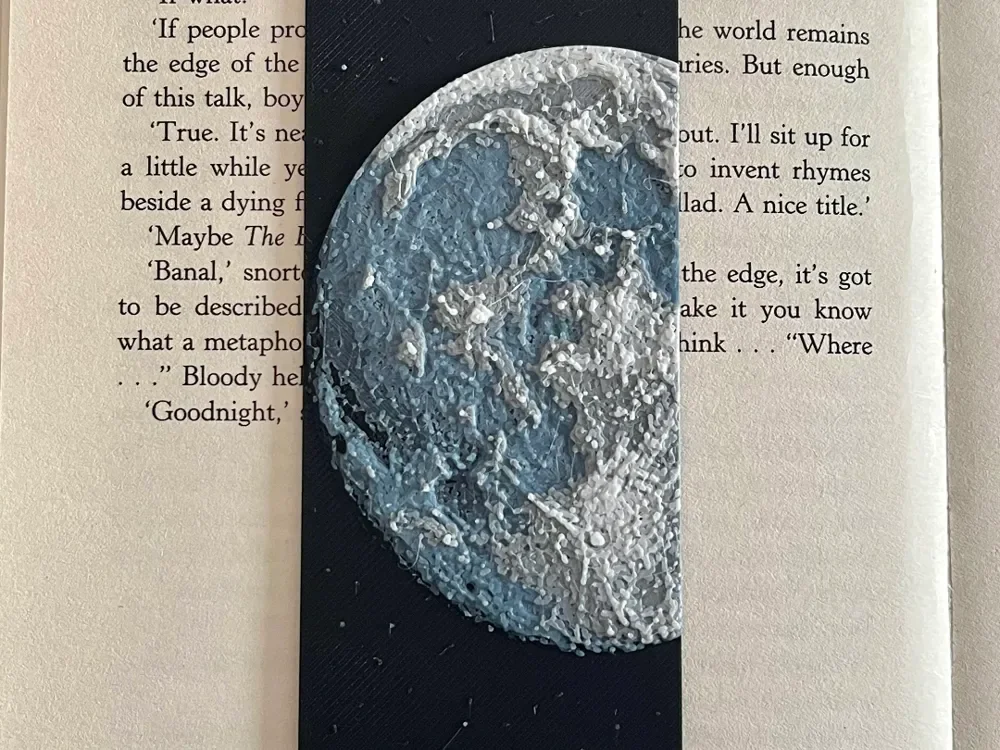 Moon Bookmark by HexarHaus HueForge model: Moon Bookmark by HexarHaus