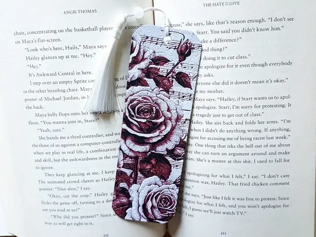 HueForge model: Bookmark, Roses on Sheet Music by Dame Jo