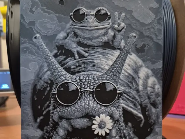 HueForge model: frog and snail by Buntsta