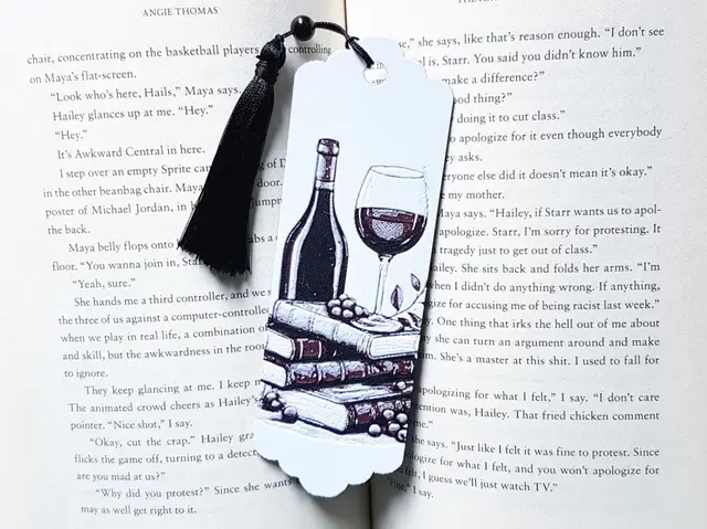 HueForge model: Bookmark, Wine and Books by Dame Jo