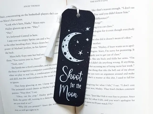 HueForge model: Bookmark, Inspirational Quote, Shoot for the Moon by Dame Jo