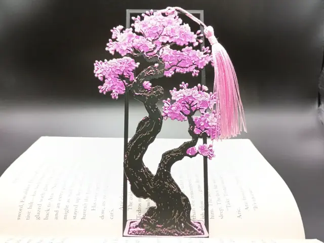 HueForge model: Sakura Bookmark Framed by 3djd