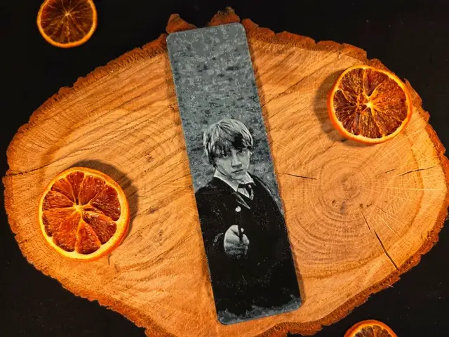 HueForge model: Harry Potter Ron portrait bookmark - hueforge by EternalDesigns3D