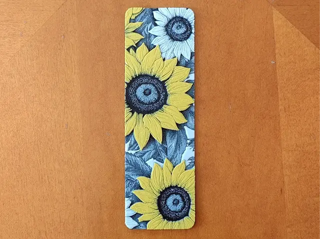 HueForge model: Sunflowers Bookmark - Hueforge by Sarge
