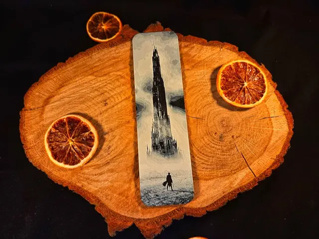 HueForge model: The Dark Tower bookamrk Stephen King inspired by EternalDesigns3D