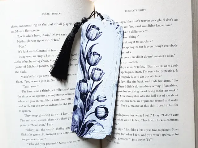 HueForge model: Bookmark, Tulips, Flowers by Dame Jo
