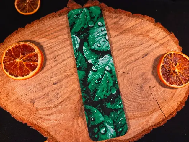 Green leaf 2 bookmark