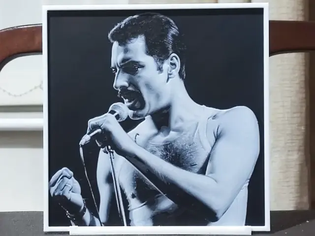 HueForge model: Freddie Mercury (1946-1991) - HueForge 2 Color by BoDad
