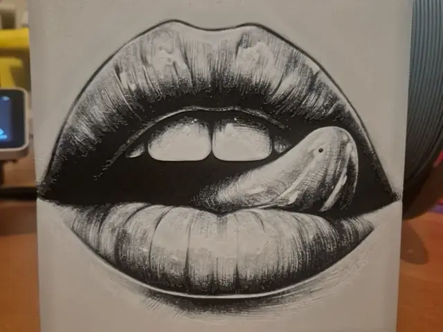 HueForge model: them lips hueforge by Buntsta