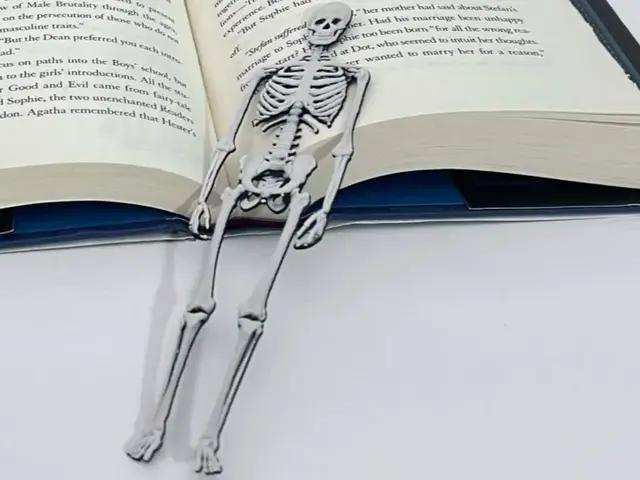 HueForge model: Skeleton Bookmark or Décor by 3djd