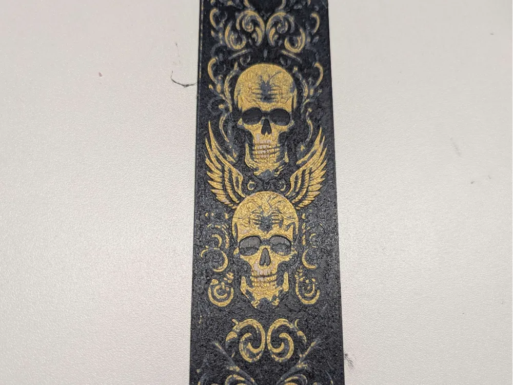 Winged skull bookmark by ZombiePaint3D HueForge model: Winged skull bookmark by ZombiePaint3D