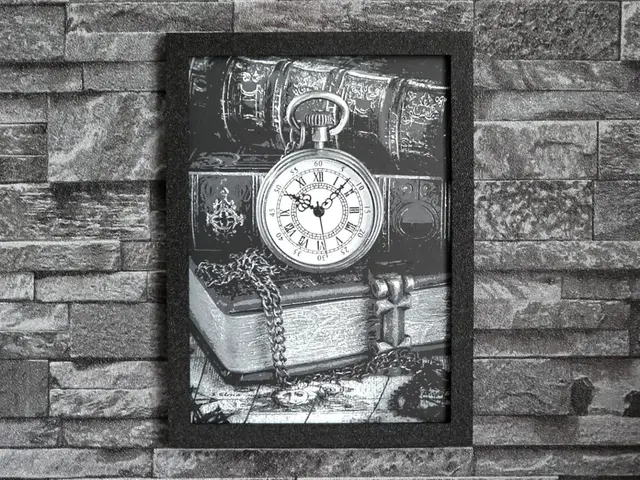 HueForge model: Hueforge Vintage Book&Clock 4 colors by StefBull85