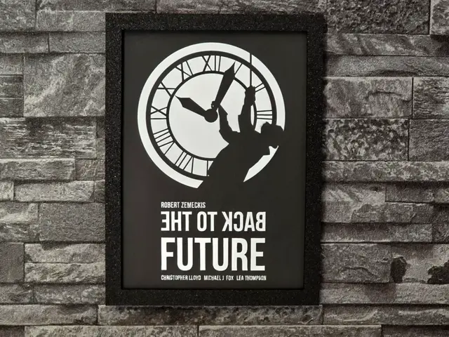 HueForge model: Hueforge back to the future clock 2 colors by StefBull85