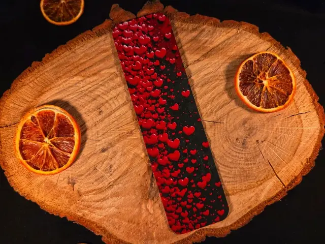 HueForge model: Valentine’s Hearts 4 bookmark by EternalDesigns3D