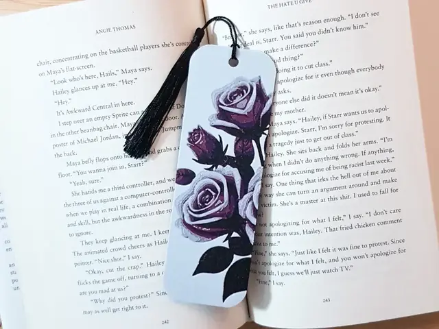 HueForge model: Bookmark, Roses, Hueforge by Dame Jo