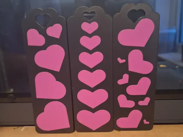 HueForge model: Set of 3 simple heart bookmark by 3dGlow