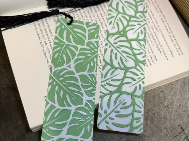 HueForge model: Elegant Monstera Leaf Bookmark by Loupes