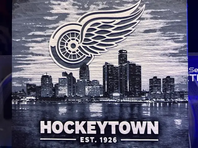 HueForge model: Detroit Red Wings Hockeytown Skyline NHL Hueforge by Reeftank&more