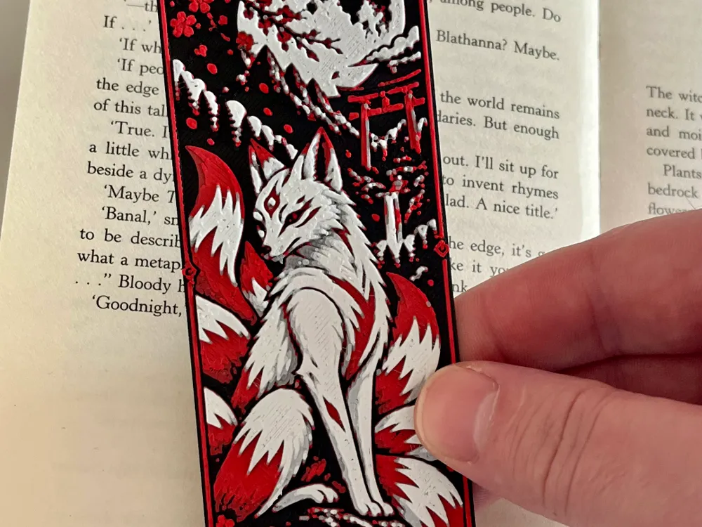 Crimson Moon Kitsune Bookmark by HexarHaus HueForge model: Crimson Moon Kitsune Bookmark by HexarHaus