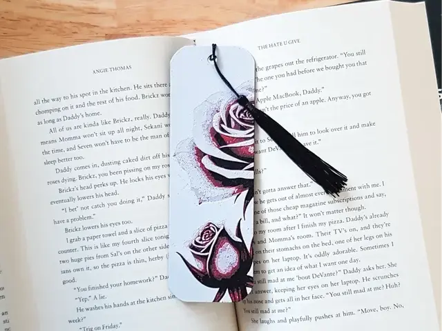 HueForge model: Bookmark. HueForge. Roses by Dame Jo