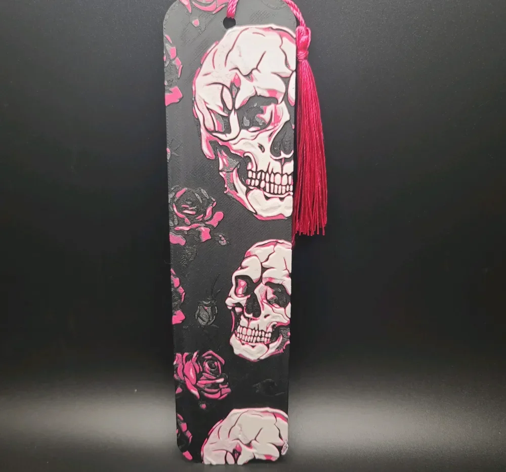 Skull and rose bookmark by the_bearded_jedi HueForge model: Skull and rose bookmark by the_bearded_jedi