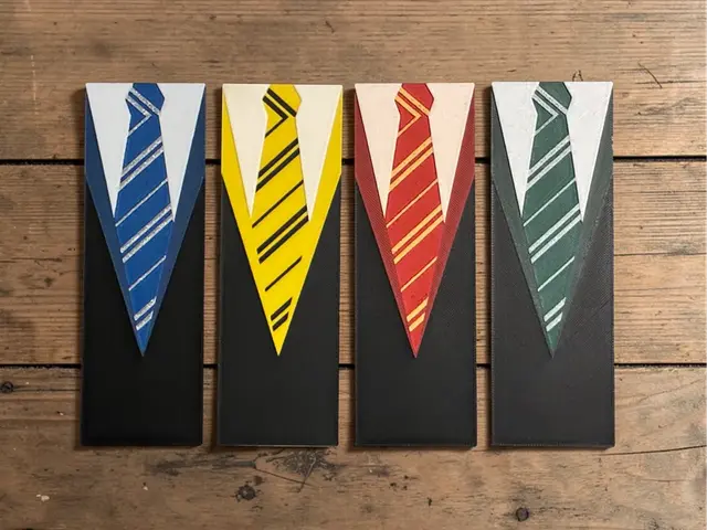 HueForge model: Harry Potter Hogwarts House Robe Bookmark Set by The SkyLab 3D
