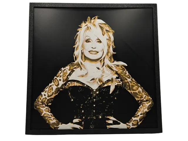 HueForge model: Dolly Parton by BusyKikiBee
