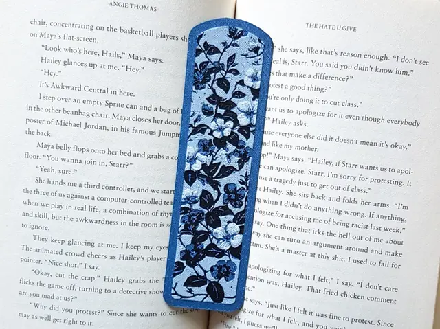 HueForge model: Bookmark, Flower Vine Blue by Dame Jo