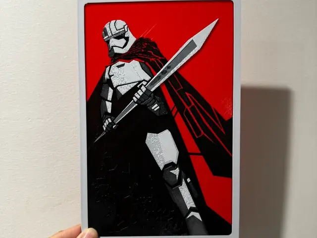 HueForge model: Minimalist Captain Phasma - Hueforge Print by cyanidesugar
