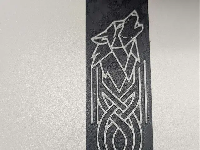 HueForge model: Silver Black Wolf Bookmark by ZombiePaint3D