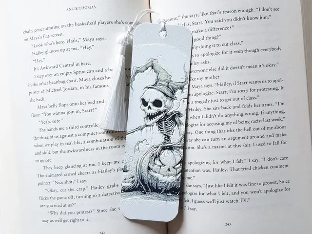 HueForge model: Bookmark, Skeleton and Pumpkin, Halloween by Dame Jo