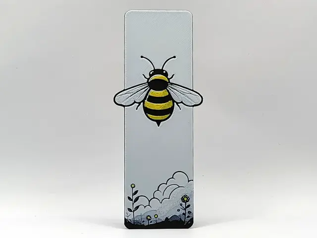 HueForge model: Bee-tween the Pages Bookmark - Hueforge by Sarge
