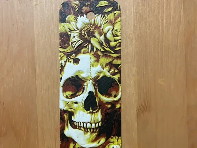 HueForge model: skull and flowers bookmark by Morganja