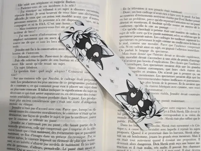 bookmark Jiji Flowers   Only Black & White