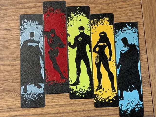 HueForge model: DC Superhero Silhouette Bookmark Collection by suaimondi