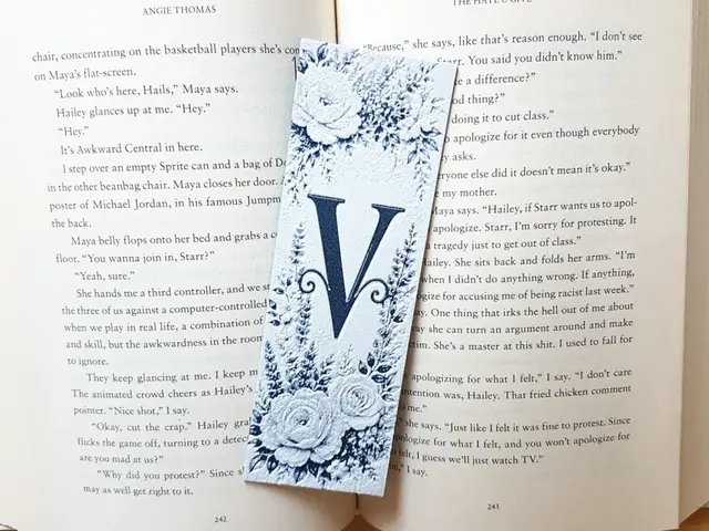 HueForge model: Bookmark, Monogram V, Floral Background, Hueforge by Dame Jo