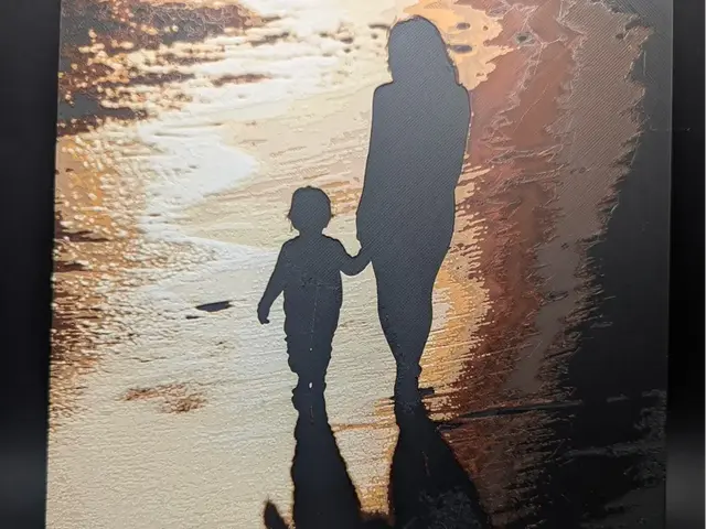 HueForge model: Mother and Child On Beach Hueforge by the_bearded_jedi