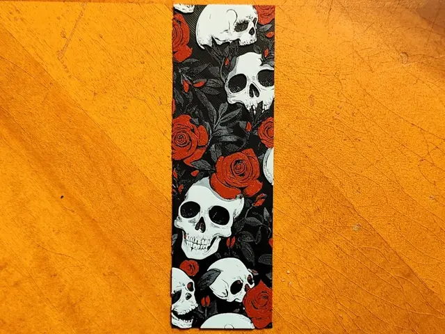 HueForge model: Skulls and Roses Bookmark - 4 Colours by Sarge