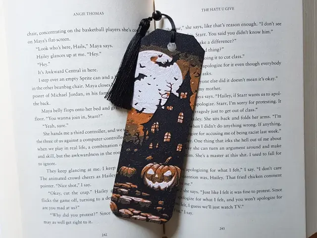 HueForge model: Bookmark, Haunted House, Spooky Halloween by Dame Jo