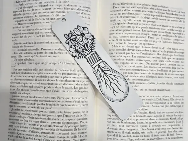 HueForge model: Bookmark Buld Flowers Only Black & White by Kactus Fpv