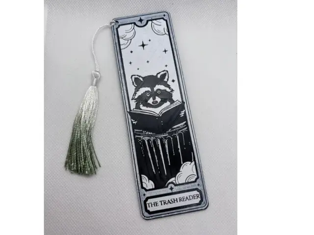 HueForge model: The Trash Reader Bookmark Tarot Card by EDesign