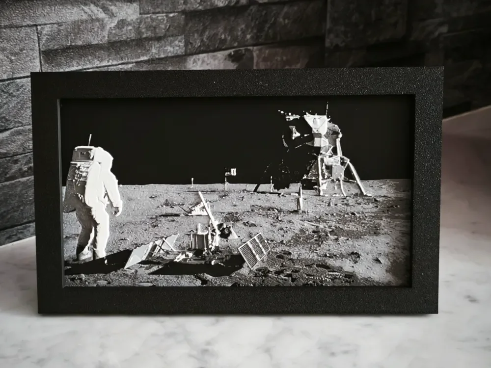 Hueforge Apollo 11 on the moon by StefBull85 HueForge model: Hueforge Apollo 11 on the moon by StefBull85