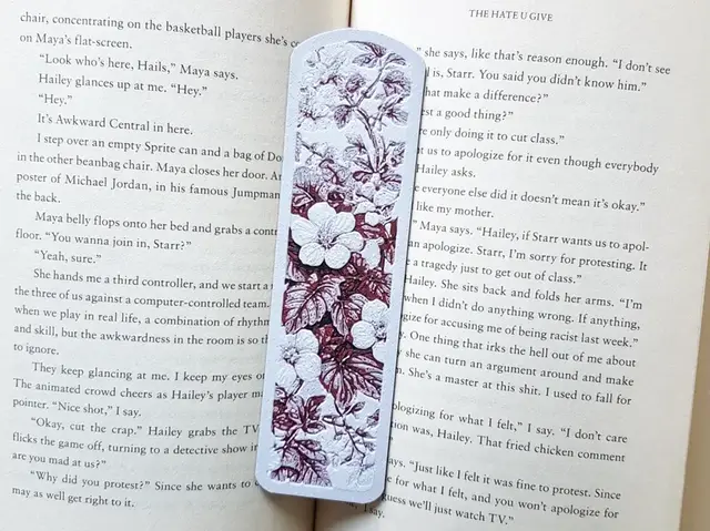 HueForge model: Bookmark, Flower Vine Red by Dame Jo